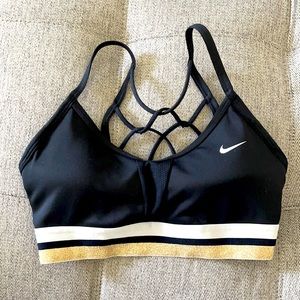 Nike sports bra size small